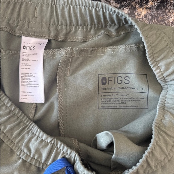 Pair of Men’s FIGS scrubs Olive Green large - Picture 5 of 6